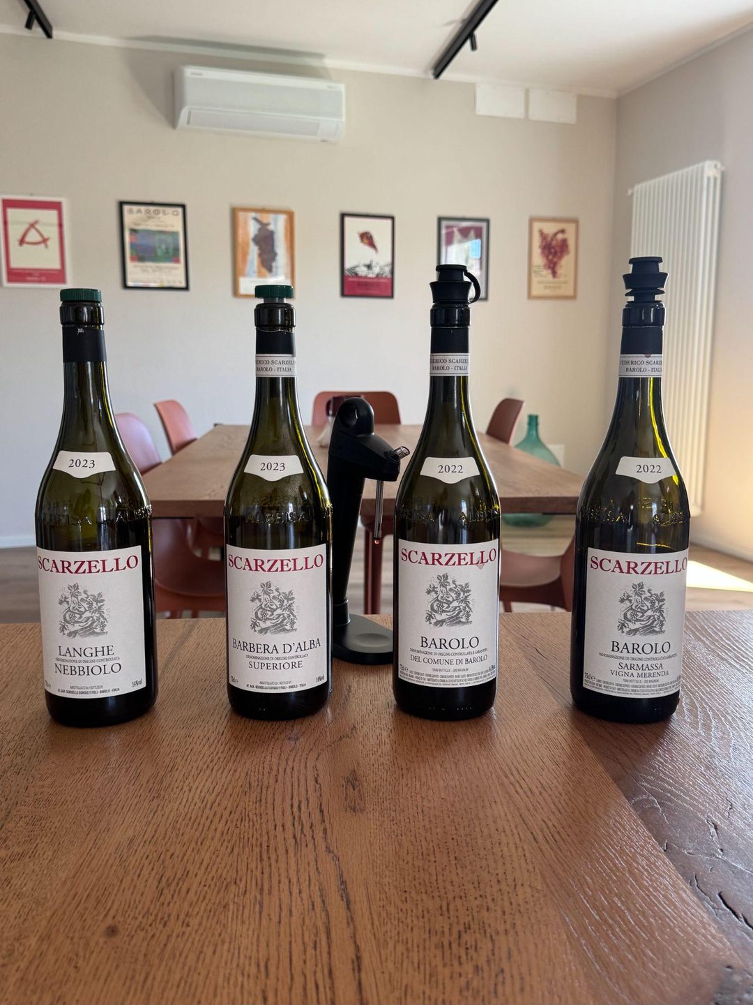 The four wines of the tasting on the table at Scarzello: Langhe Nebbiolo 2023, Barbera d&rsquo;Alba Superiore 2023, Barolo del Comune di Barolo 2022 and Barolo Sarmassa Vigna Merenda 2022